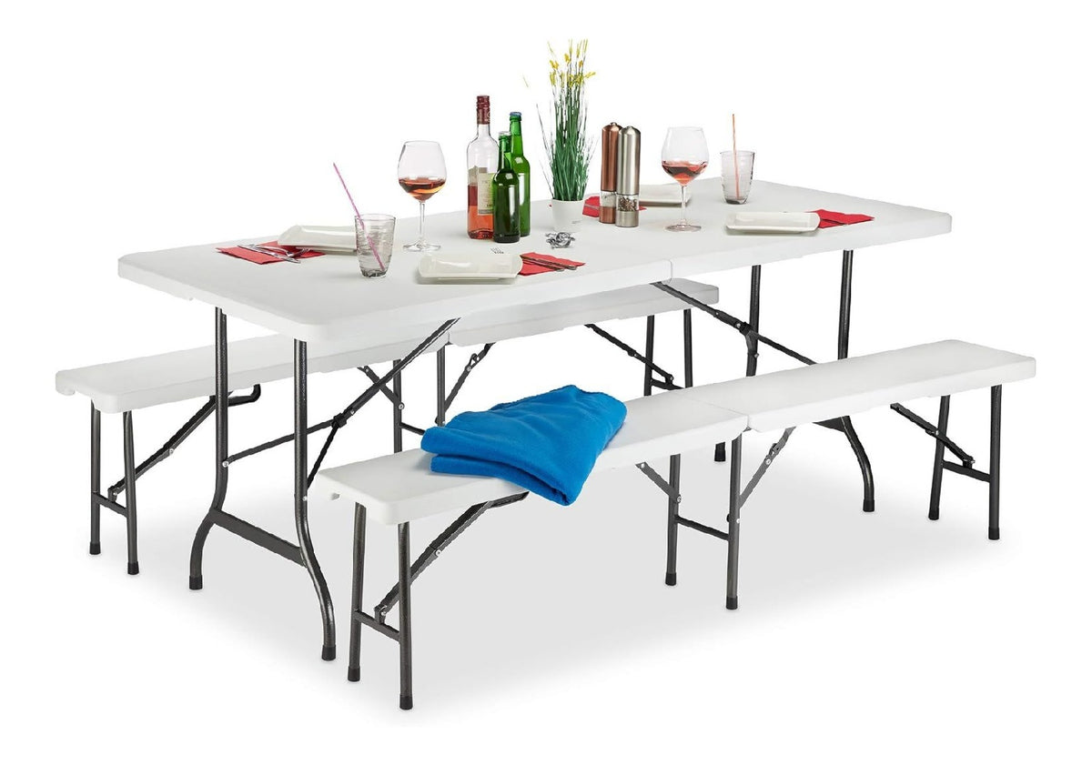 Panche con pezzi set tavolo esterno